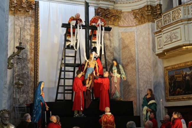 Venerd_-Santo-a-Treia-03-650x433
