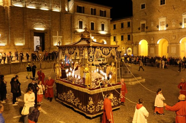 Venerd_-Santo-a-Treia-08-650x433