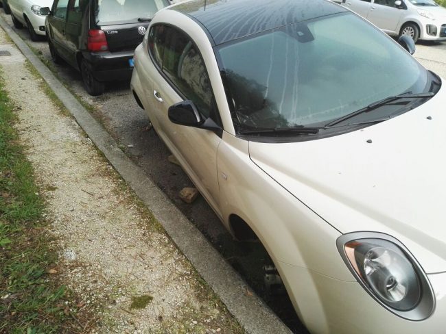 alfa-mito-furto-gomme-4-650x488