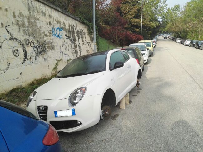 alfa-mito-furto-gomme-5-650x488