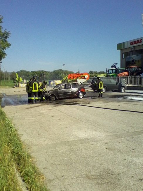 auto-a-fuoco-sforzacosta-4-488x650