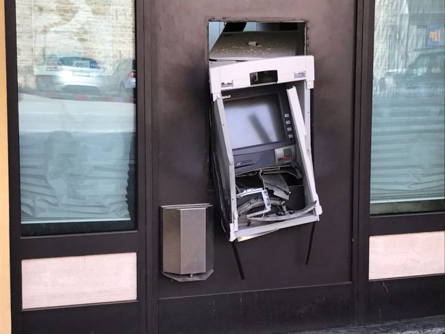 bancomat_apiro-1-650x488