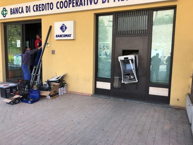 bancomat_apiro-2-650x488