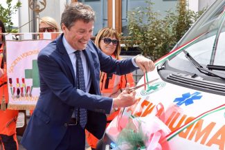 consegna_ambulanza_ica_croce_verde-3-325x217