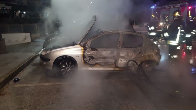 incendio-auto-via-loreto-montecosaro-3-650x366