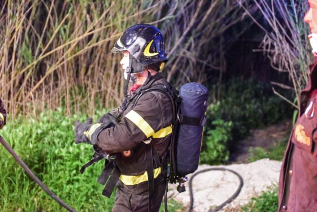 incendio-canneto-pista-ciclabile-foce-del-chienti-vdf-civitanova-FDM-6-650x434