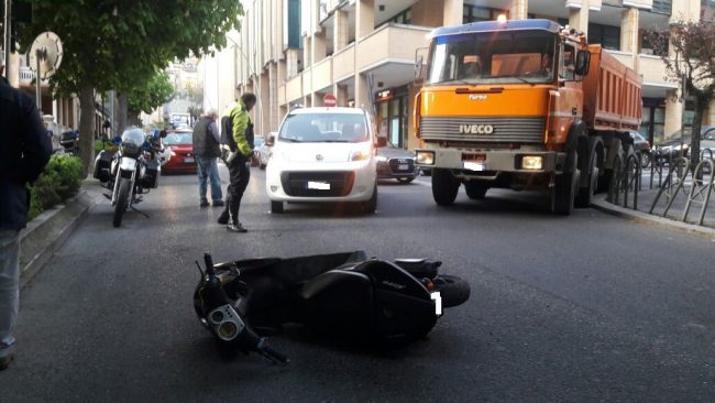 incidente-macerata-scooter-viale-don-bosco-3-650x366