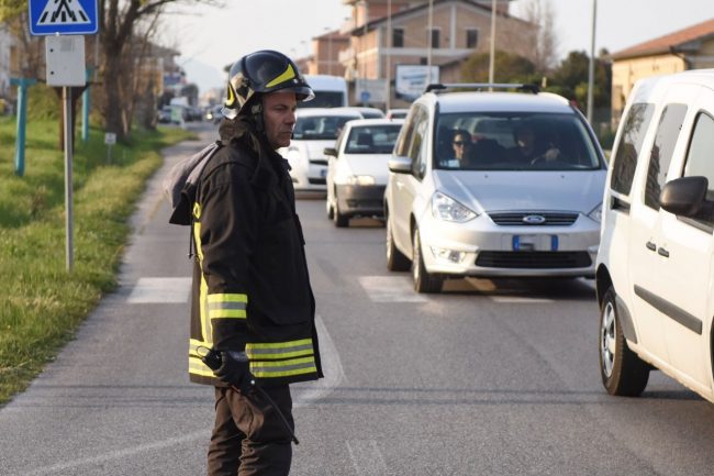 incidente-scontro-auto-incorcio-montecanepino-ppp-vdf-118-porto-potenza-picena-1-650x433