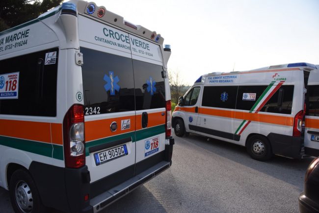 incidente-scontro-auto-incorcio-montecanepino-ppp-vdf-118-porto-potenza-picena-10-650x434