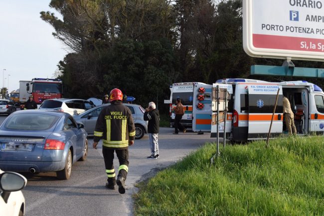 incidente-scontro-auto-incorcio-montecanepino-ppp-vdf-118-porto-potenza-picena-5-650x434