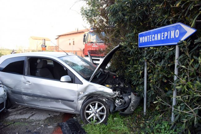 incidente-scontro-auto-incorcio-montecanepino-ppp-vdf-118-porto-potenza-picena-7-650x434