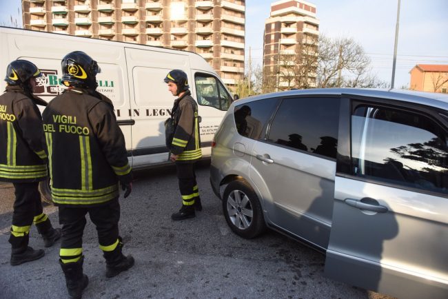 incidente-scontro-auto-incorcio-montecanepino-ppp-vdf-118-porto-potenza-picena-9-650x434