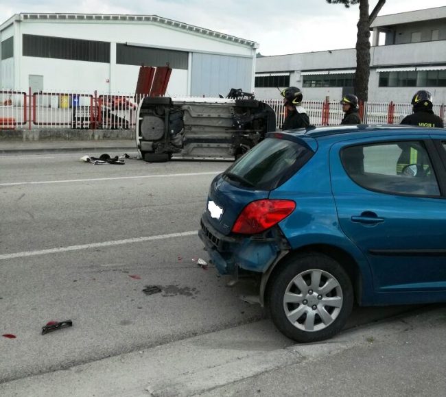 incidente-via-cristoforo-colombo-tolentino-7-650x579