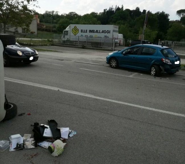 incidente-via-cristoforo-colombo-tolentino-8-650x577
