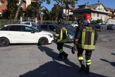incidente-via-martiri-di-belfiore-auto-contro-auto-ambulanza-118-vdf-civitanova-6-400x267