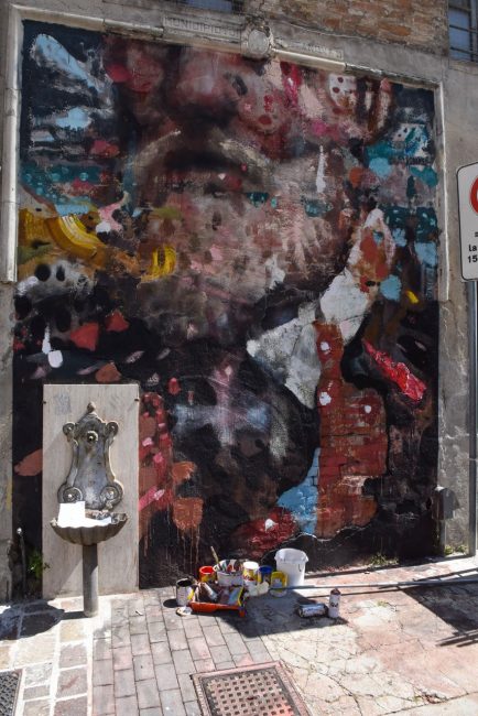 murales-su-annibal-caro-artista-jerico-anime-di-strada-civitanova-FDM-1-434x650