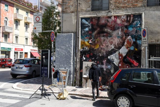 murales-su-annibal-caro-artista-jerico-anime-di-strada-civitanova-FDM-4-650x434