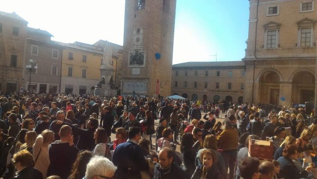 piazza-con-festa-del-libro