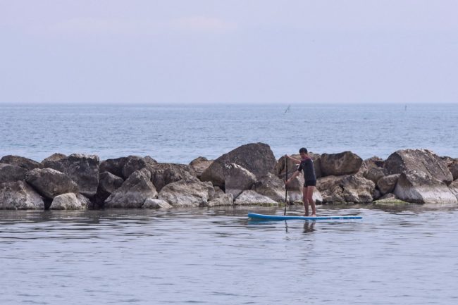spiaggia-lungomare-nord-tavola-surf-civitanova-2-650x433