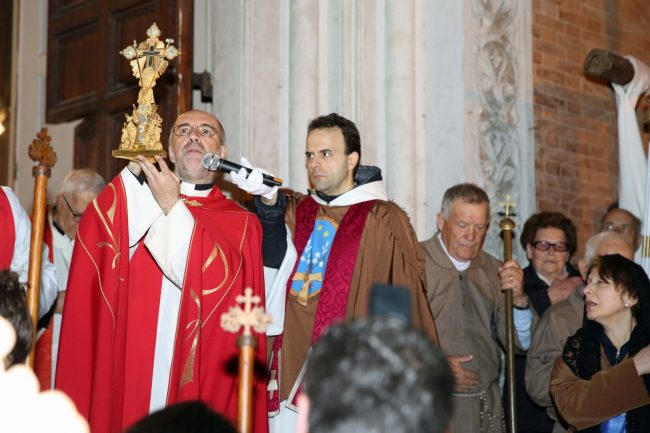 via_crucis_macerata_pasqua-1-650x433