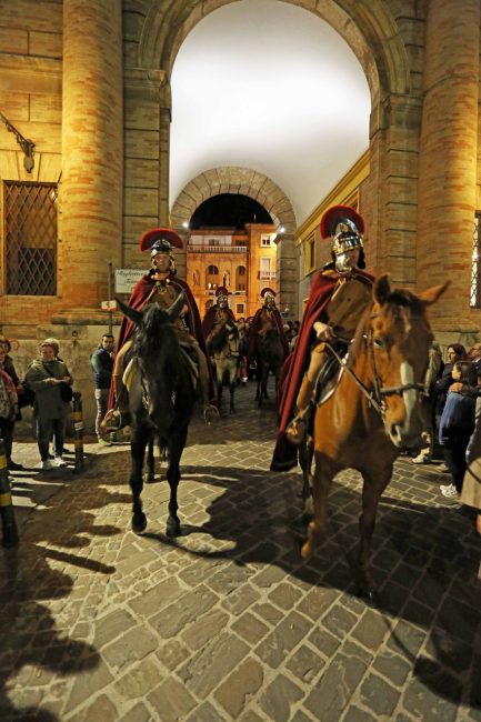 via_crucis_macerata_pasqua-16-433x650