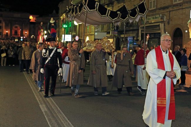 via_crucis_macerata_pasqua-19-650x433