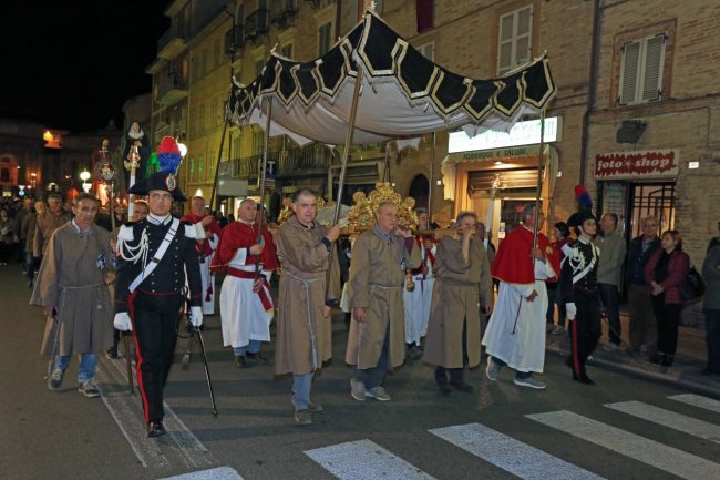 via_crucis_macerata_pasqua-20-650x433