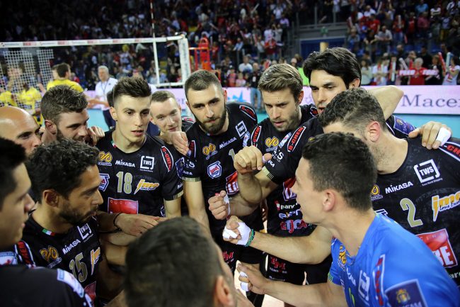 vittoria-lube-esultanza-tifosi_foto-LB-2-650x433