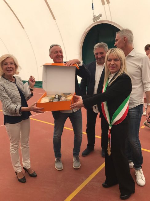 COPERTURA-PRESSOSTATICA-CAMPO-BASKET-san-severino-1-488x650
