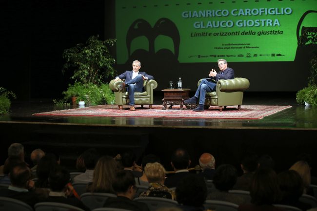 Carofiglio_Giostra_MacerataRacconta_Foto-LB-7-650x433