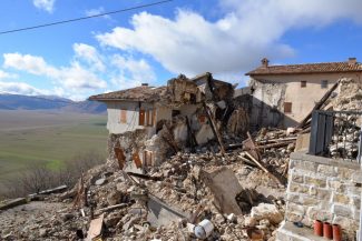 Castelluccio-post-sisma-30-10-2016_06-325x217