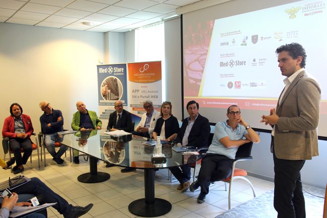 Conferenza-Infiorata-Castelraimondo-10-650x434
