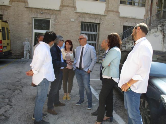 ERRANI-SOPRALLUOGO-SCUOLE-MACERATA-1-Copy-650x488