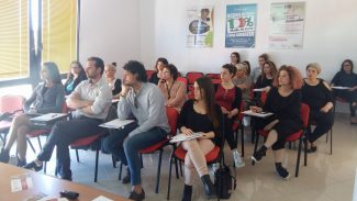Estetiste-ed-acconciatori-di-Confartigianato-a-scuola-di-marketing-e-comunicazione-2-325x183