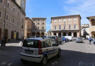 Piazza-libertà-macerata_Foto-LB-3-325x227
