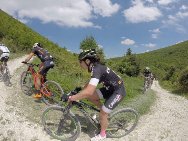 Risalita-dalla-Valle-di-Capo-di-Rio-ultimi-4km-con-Nadia-Pasqualini-cicli-Cingolani-in-primo-piano-650x488