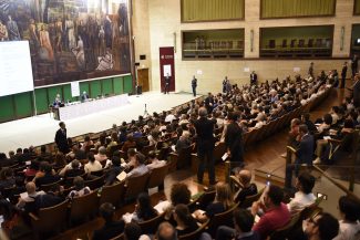 Un-momento-del-Convegno-dove-hanno-partecipato-600-persone-325x217