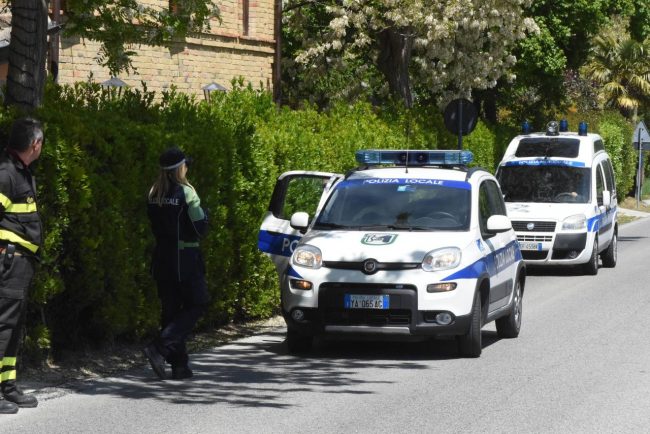 betoniera-fuori-strada-civitanova-alta-polizia-municipale-FDM-4-650x434