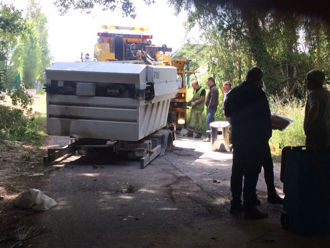 camion-cosmari-incastrato-ponte-porto-recanati-2-650x488