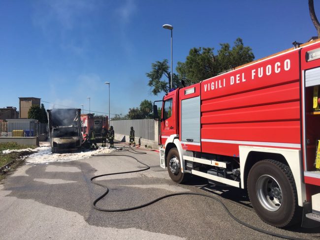 camion_fuoco_santa_maria_apparente-2-650x488