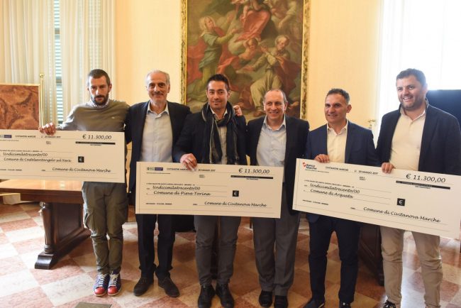 consegna-assegni-a-comuni-del-sisma-civitanova-FDM-11-650x434
