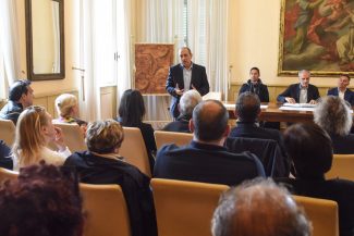 consegna-assegni-a-comuni-del-sisma-civitanova-FDM-4-325x217
