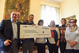 consegna-assegni-a-comuni-del-sisma-civitanova-FDM-9-325x217