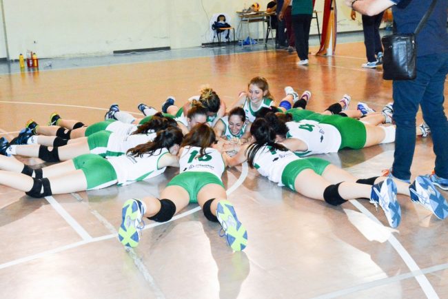 festeggiamenti-squadra-seconda-divisione-futura-volley