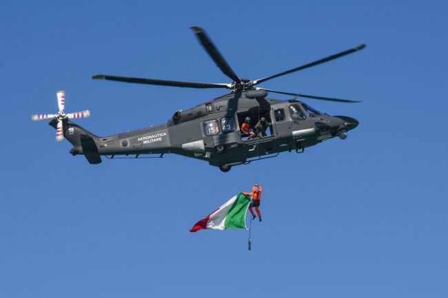 frecce-tricolori-prove-sabato-lungomare-sud-civitanova-FDM-9-650x433