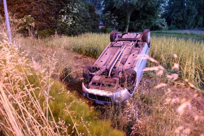 incidente-auto-si-rovescia-bivio-vergini-ospedale-civitanova-1-650x434