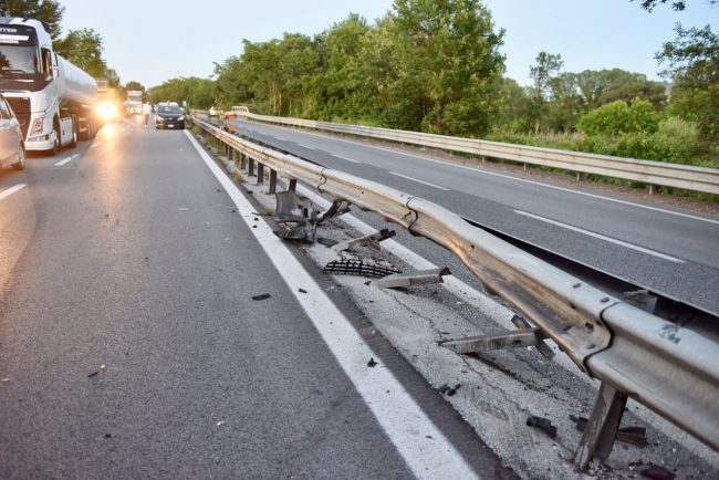 incidente-superstrada-cane-carreggiata-morrovalle-6-650x434