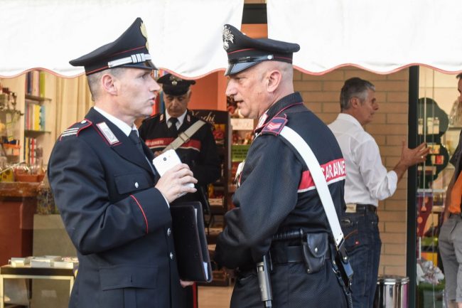 rapina-cartoleria-manu-via-saragat-carabineiri-civitanova-4-650x433