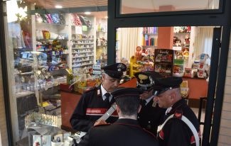 rapina-cartoleria-manu-via-saragat-carabineiri-civitanova-5-325x206