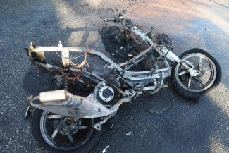 scooter-a-fuoco-rotonda-loriblu-civitanova-6-325x217